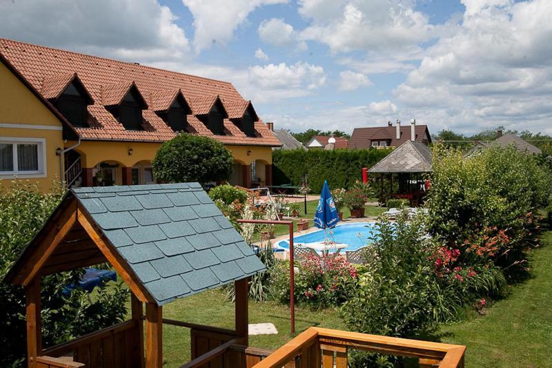 霍尔普潘子奥酒店 Balatonföldvár 外观 照片