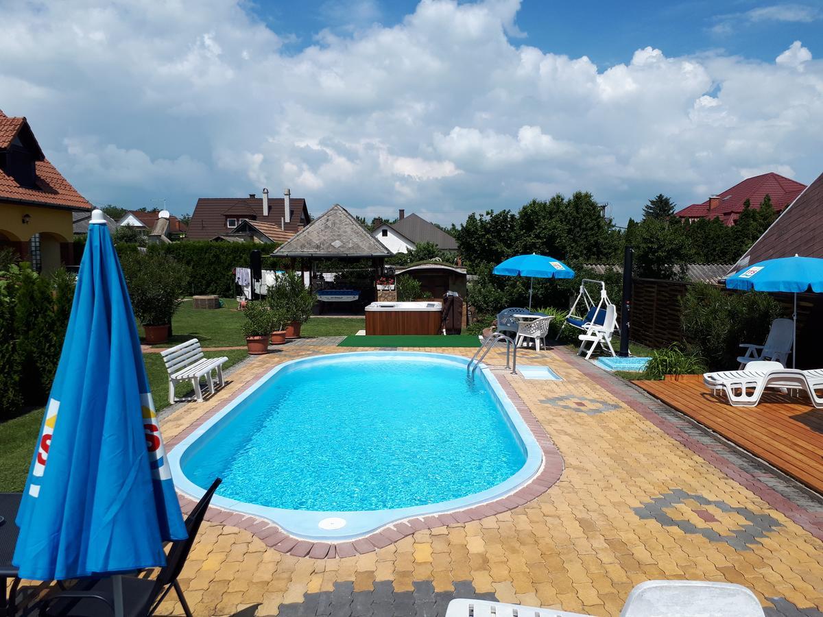 霍尔普潘子奥酒店 Balatonföldvár 外观 照片